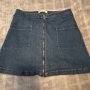 Medium wash front zip denim skirt